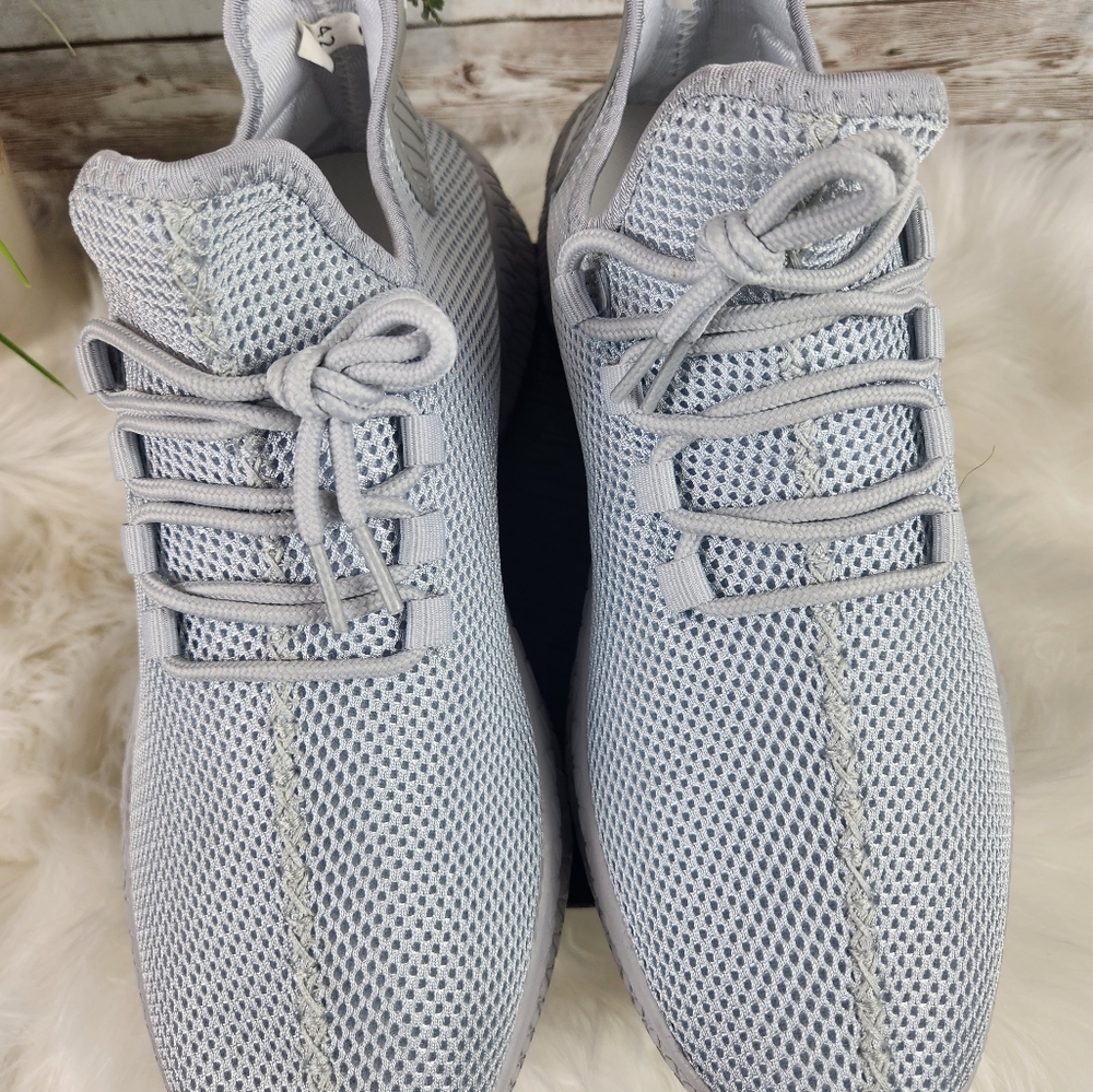 NWOT, Designed 2020, Grey Unisex sneakers, EU 42, women's 10.5/ men's 8.5 - Picture 7 of 9